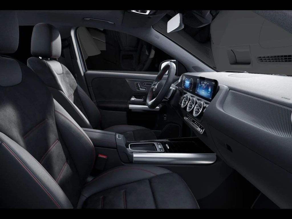Mercedes-Benz-GLA 220-image-10