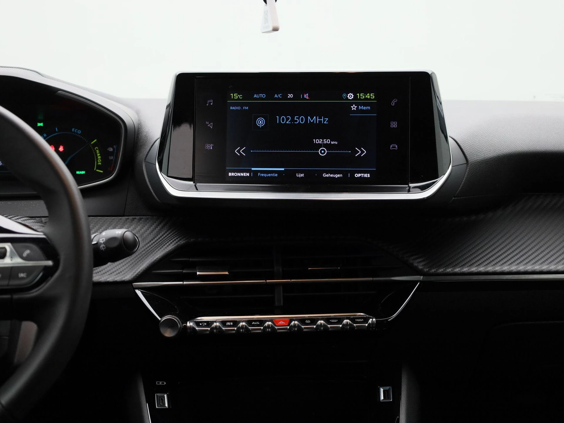 Peugeot-e-208-image-9