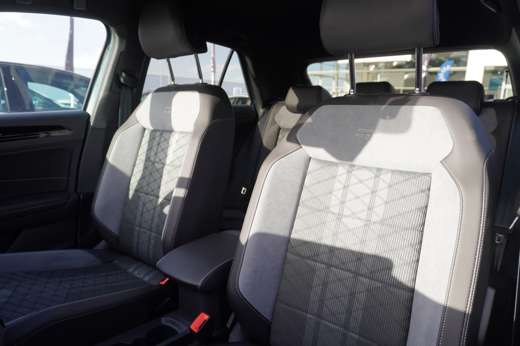 Volkswagen-T-Roc-image-41