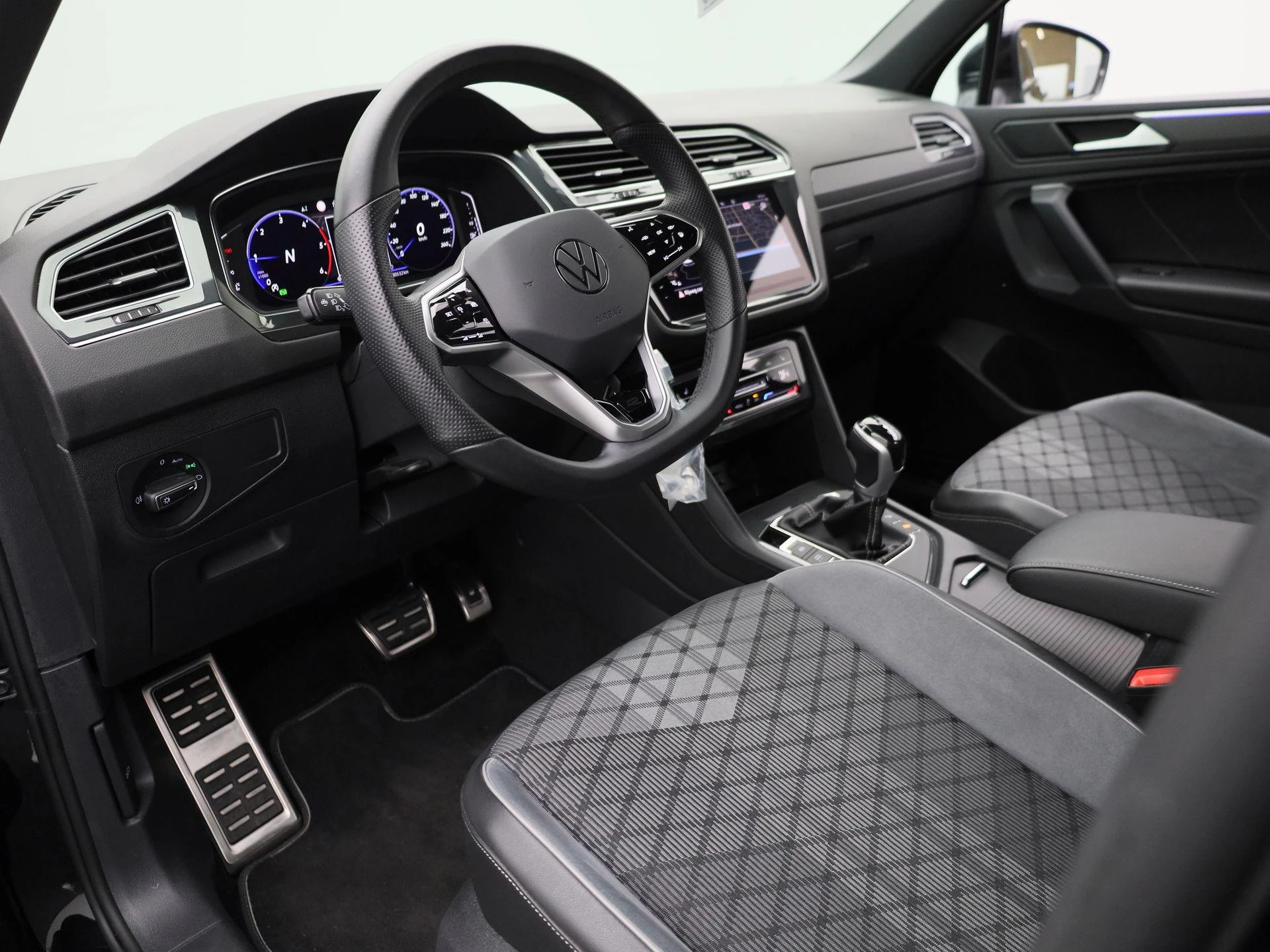 Volkswagen-Tiguan-image-15