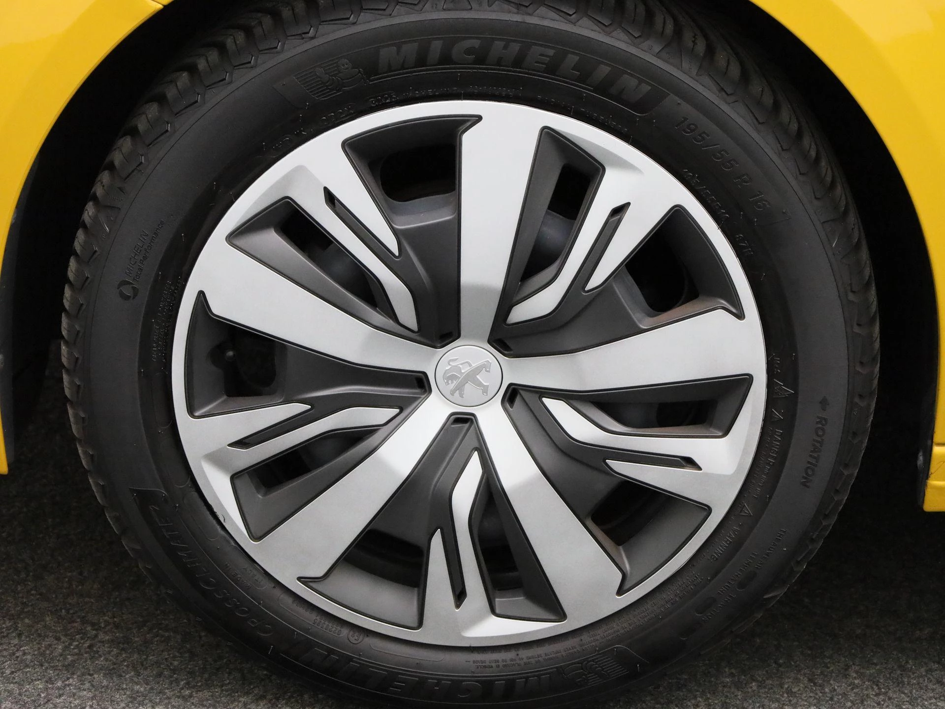 Peugeot-208-image-11