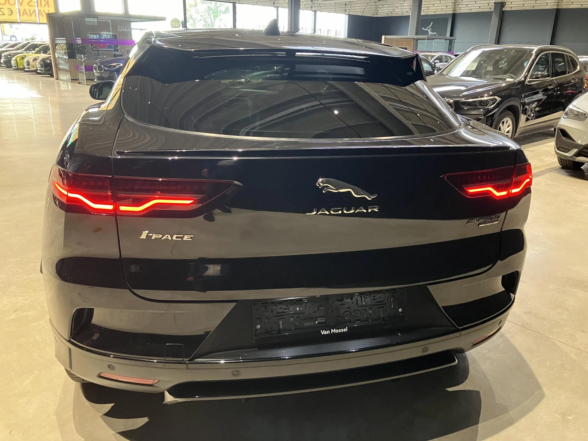 Jaguar-I-PACE-image-4