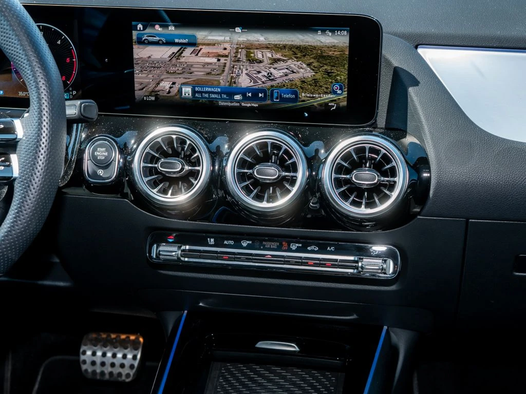 Mercedes-Benz-GLA 200 d-image-10