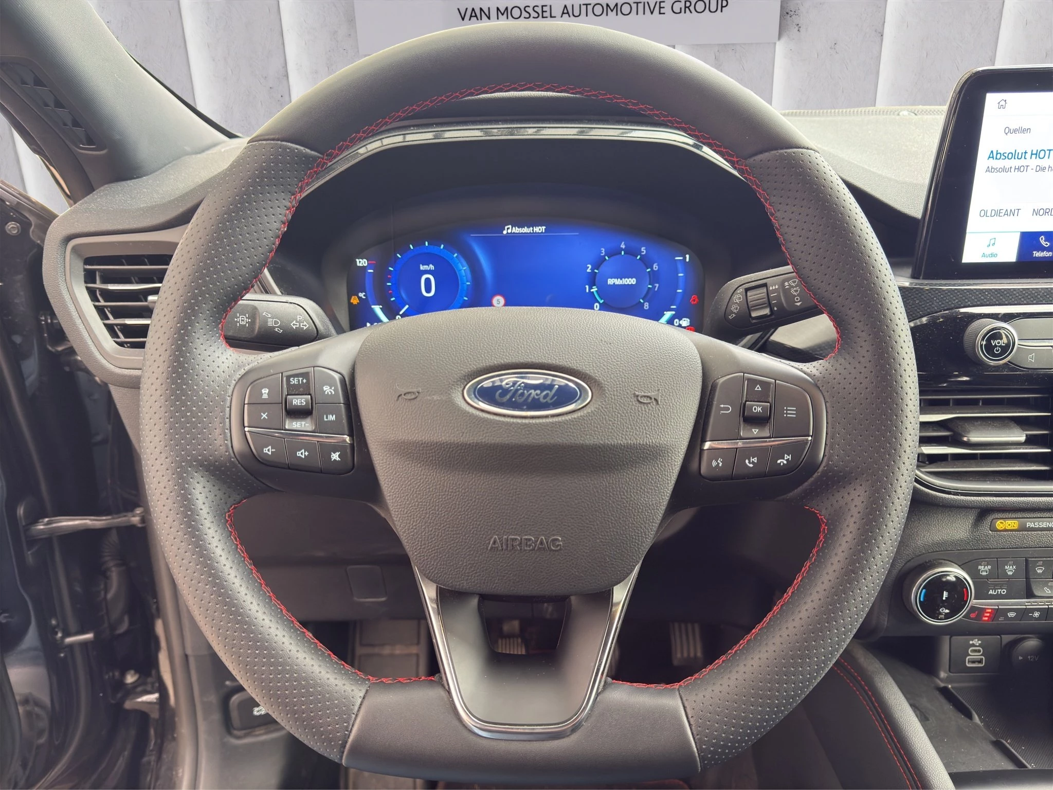Ford Kuga ST-Line X*PANO*AHK*KAM*ACC*NAVI*SOUND-SYS.
