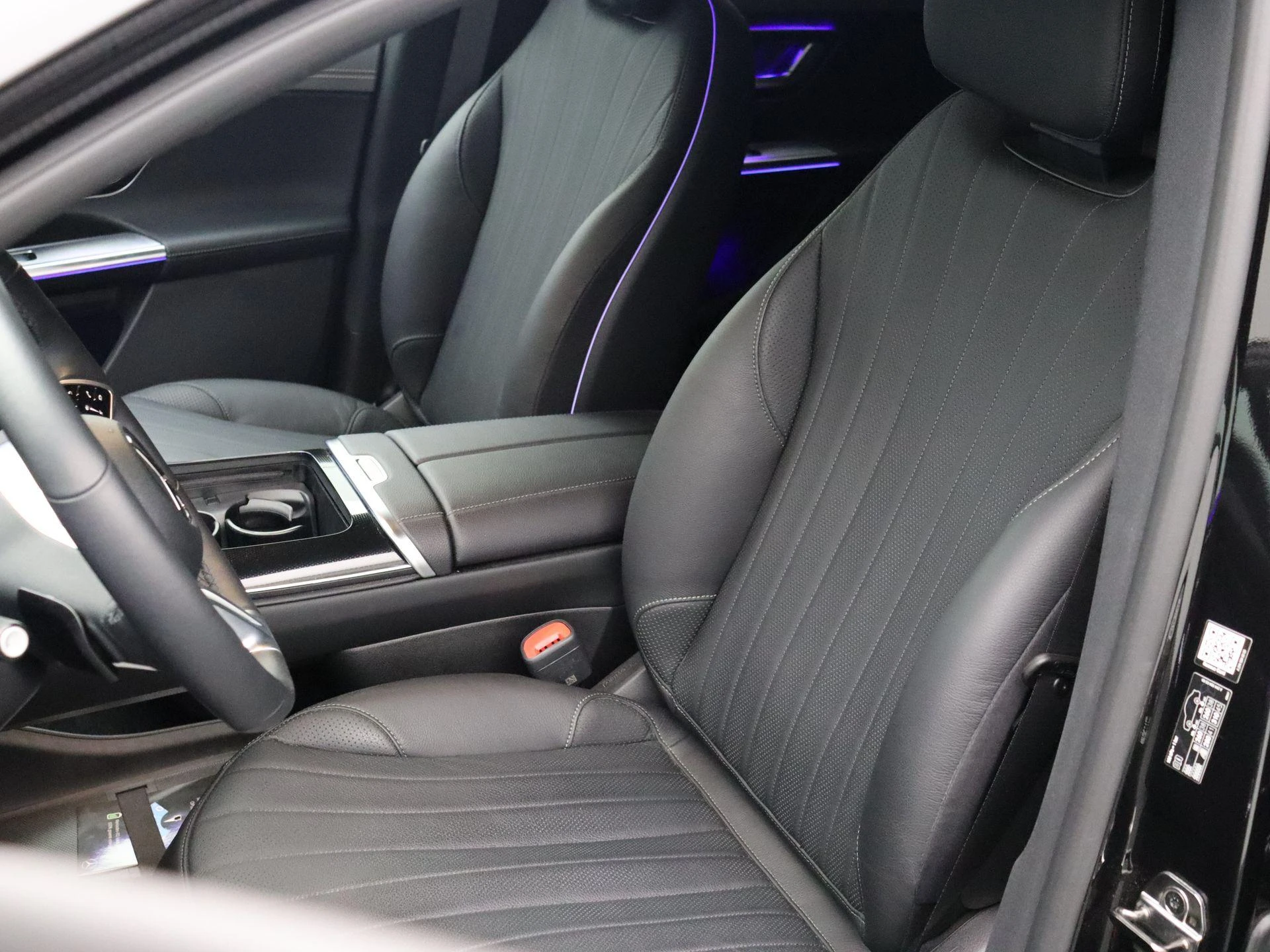 Mercedes-Benz-EQE-image-9