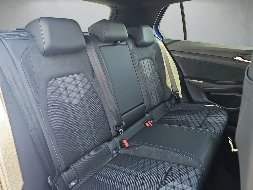 Volkswagen Golf 1.5l eTSI DSG R-Line"Black Style" *LED