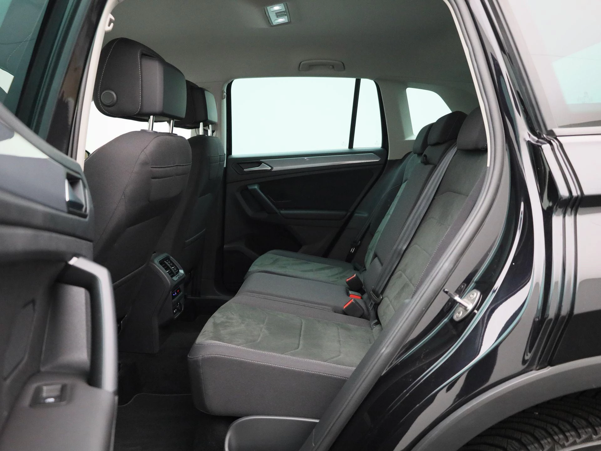 Volkswagen-Tiguan-image-11