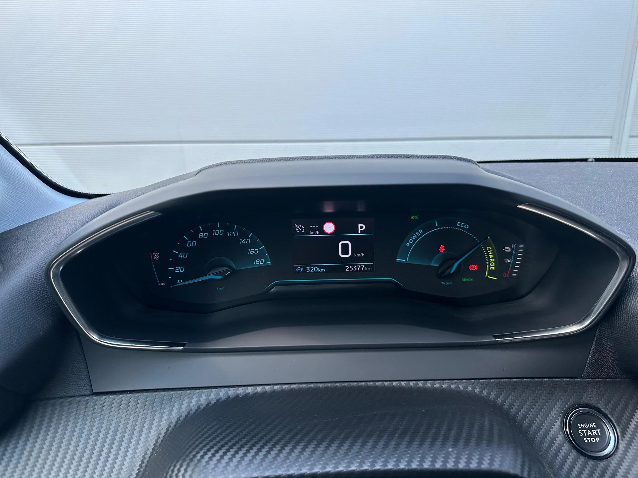 Peugeot-e-208-image-11