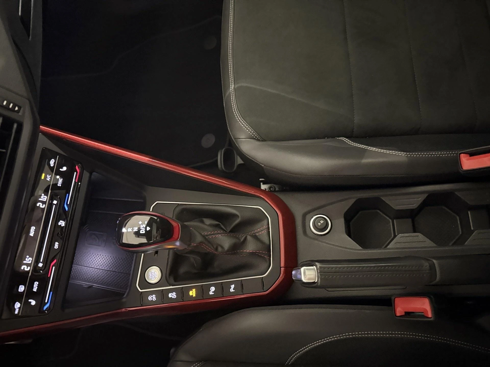 Volkswagen-Polo-image-9
