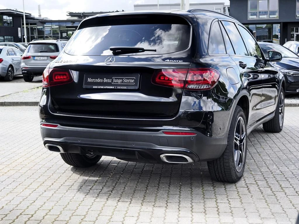 Mercedes-Benz-GLC 300 de-image-5