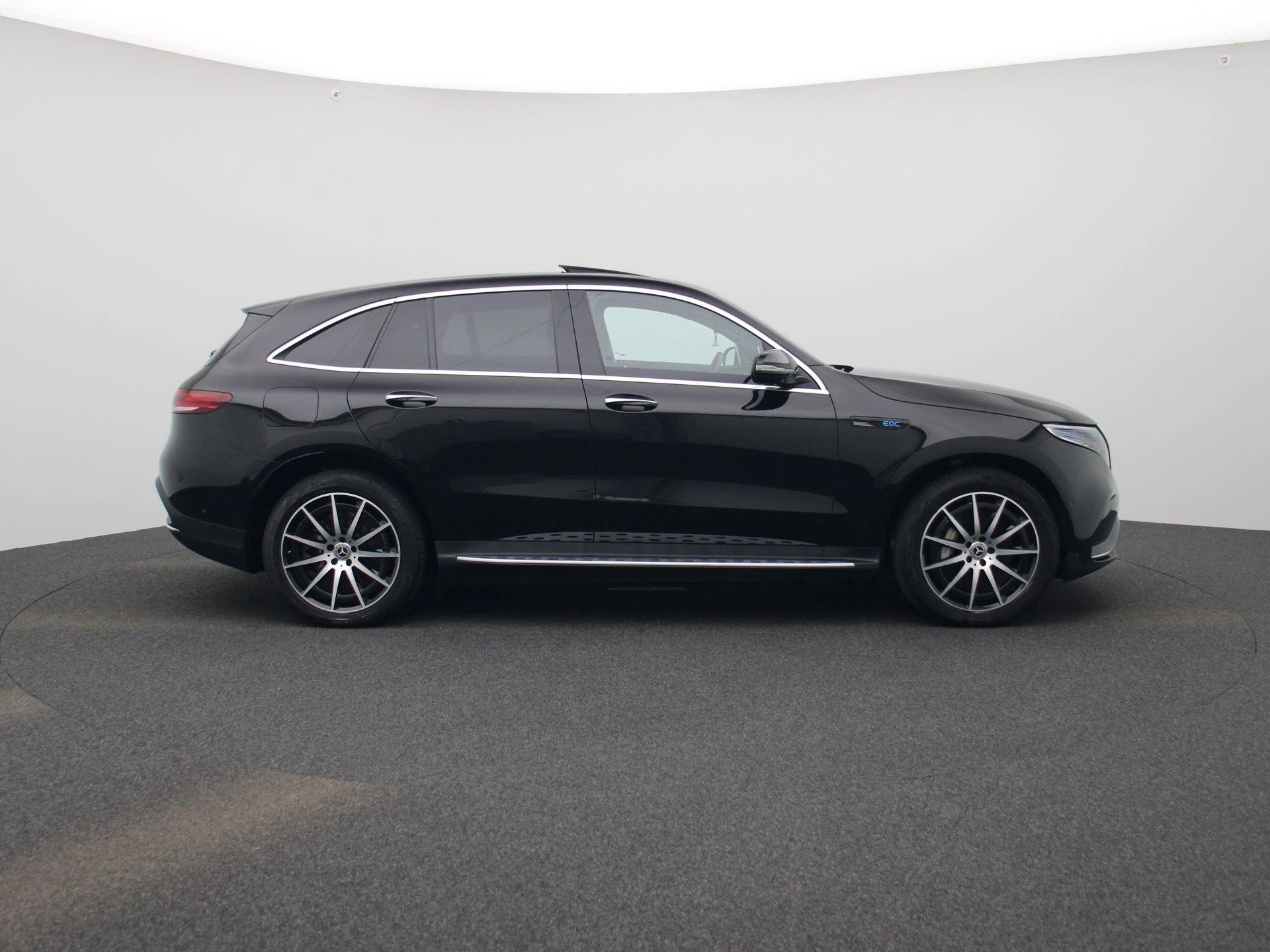 Mercedes-Benz-EQC-image-7