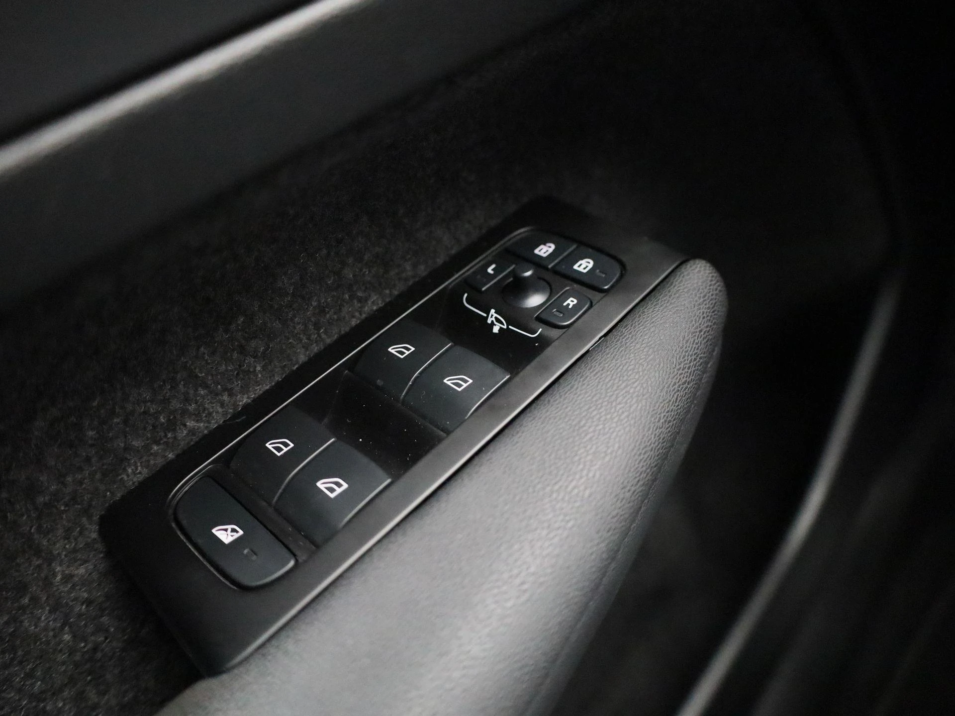 Volvo-XC40-image-21