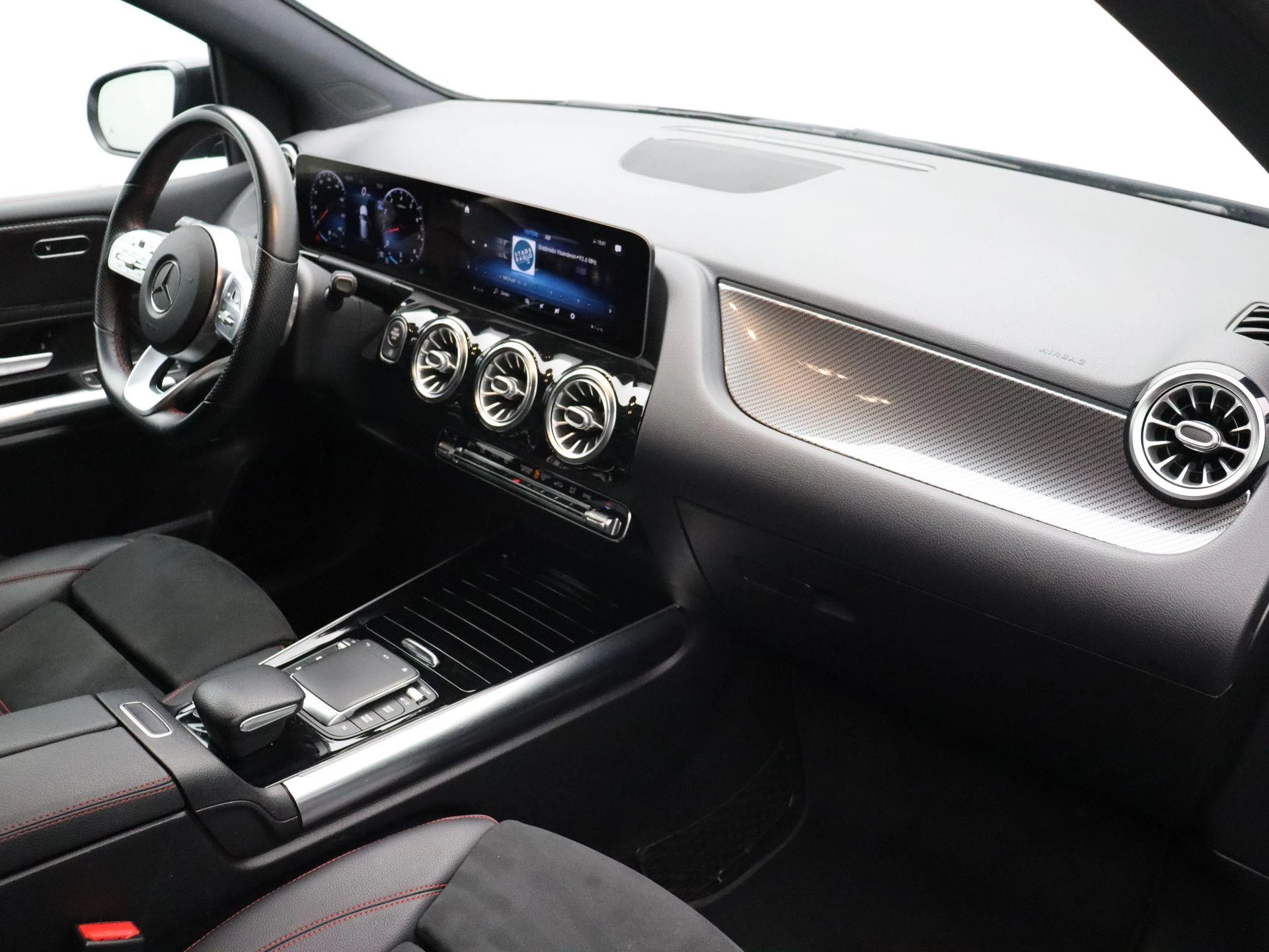 Mercedes-Benz B-Klasse 250 AMG Line + 224 PK + CARPLAY + NIGHTPAKKET +