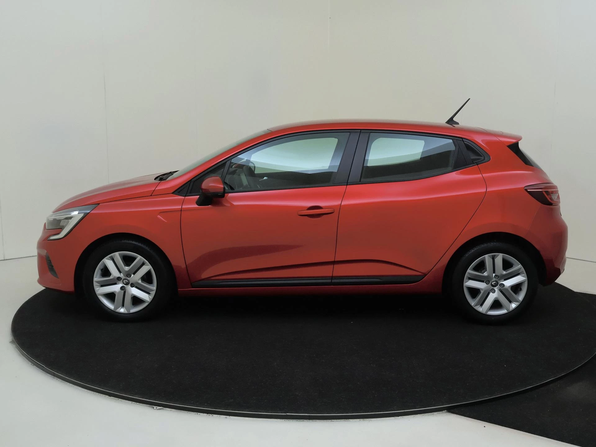 Renault-Clio-image-1