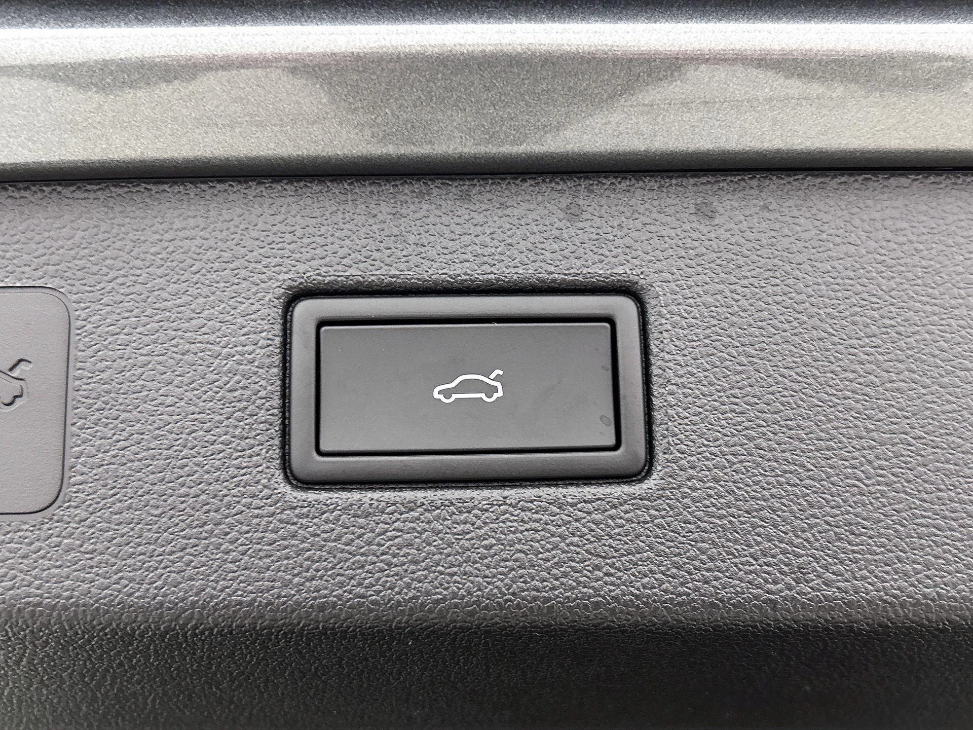 Volkswagen-T-Roc-image-26