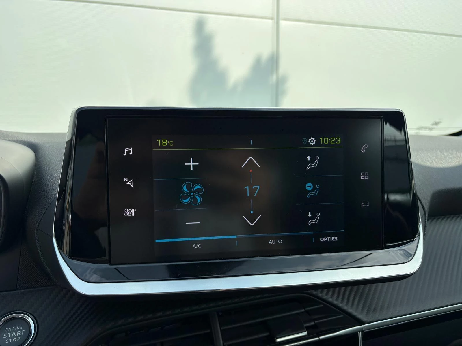 Peugeot-e-208-image-18