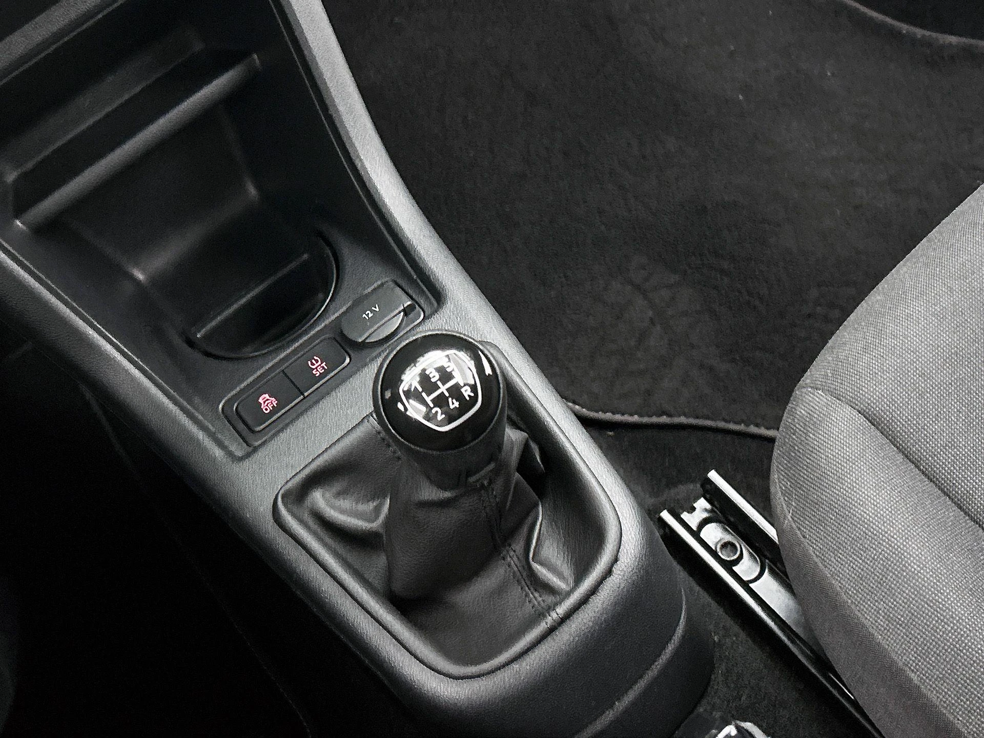 Volkswagen-up!-image-26