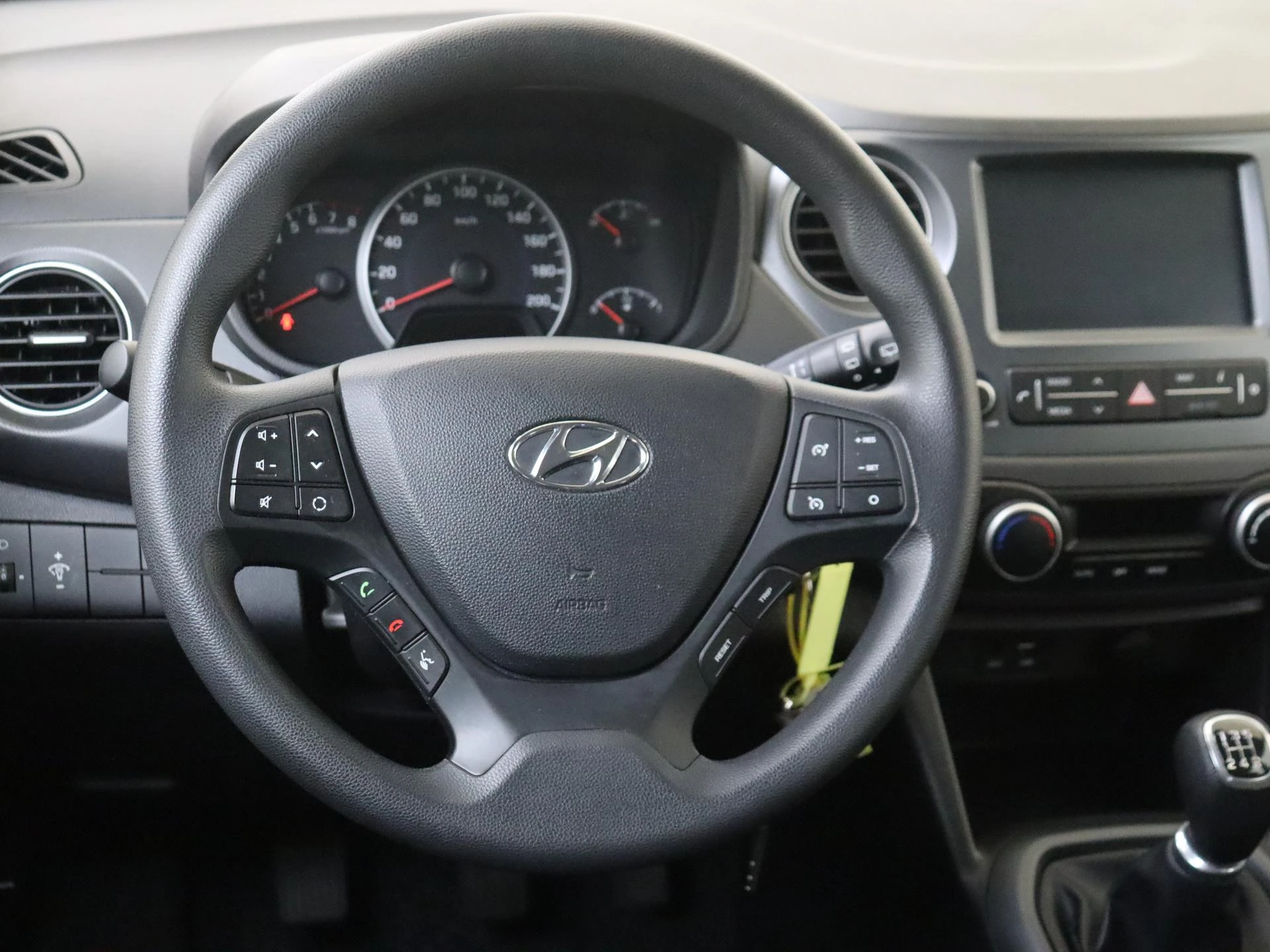 Hyundai-i10-image-9