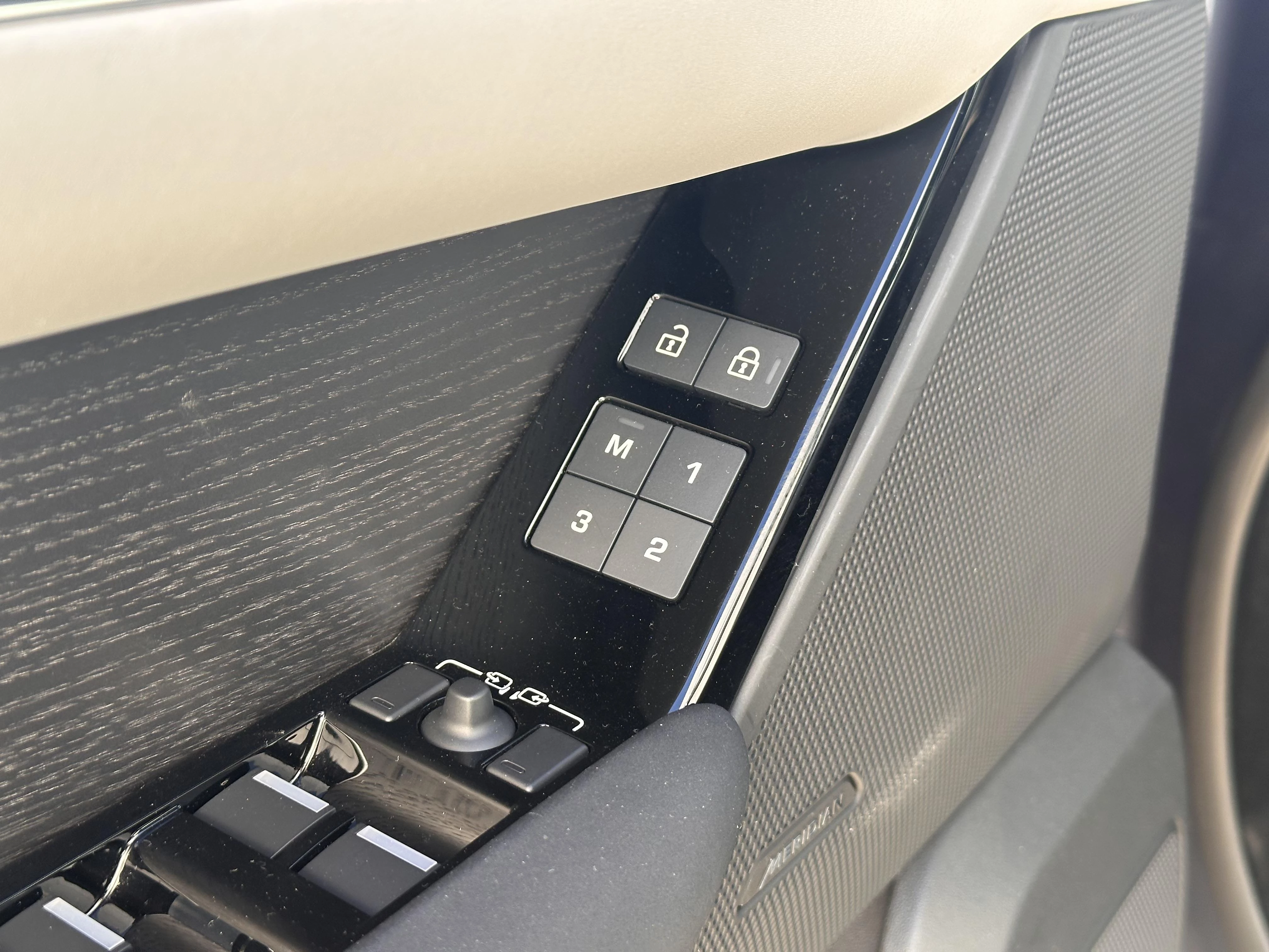 Land Rover-Range Rover Velar-image-24