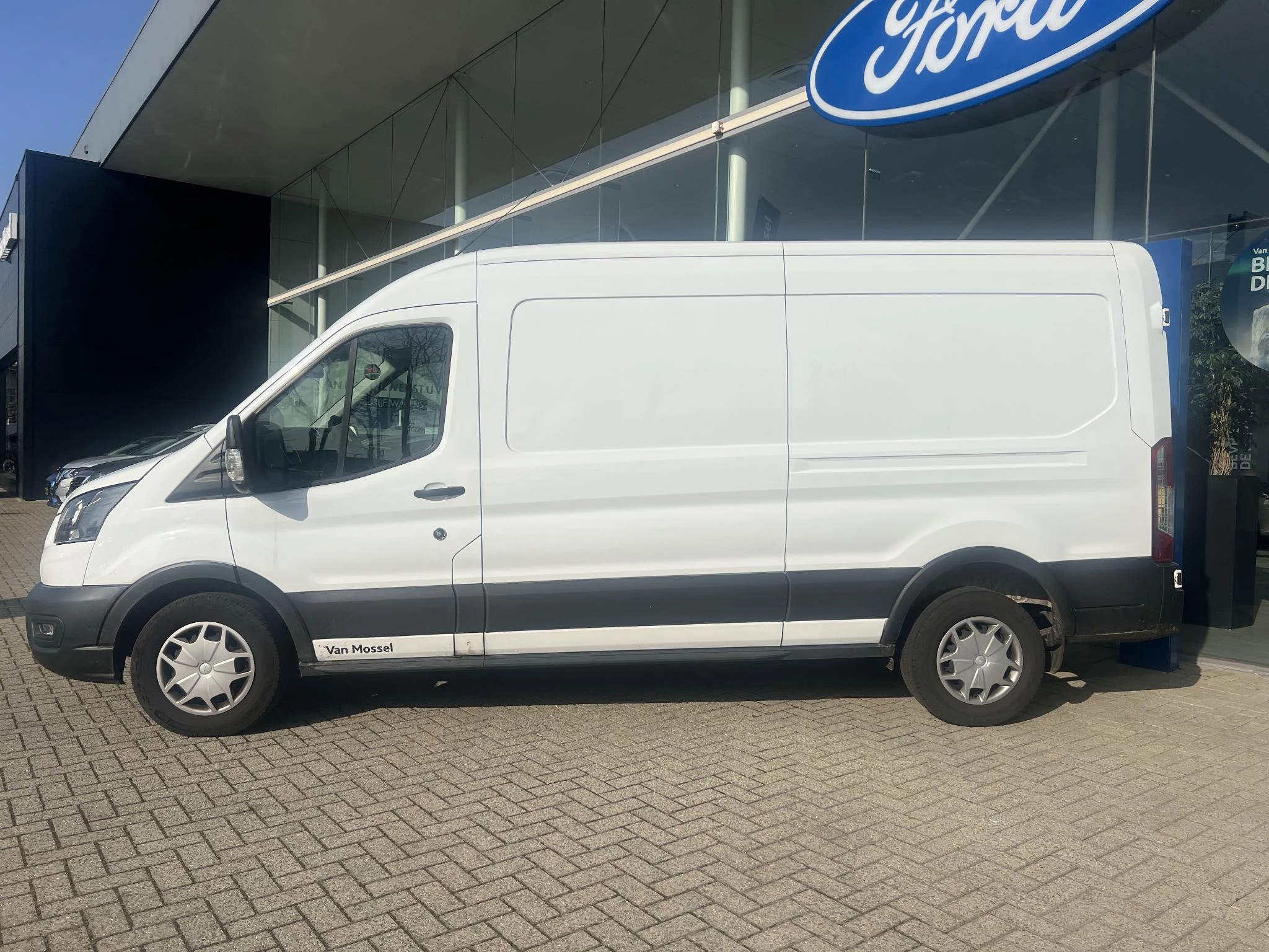 Ford-Transit-image-1