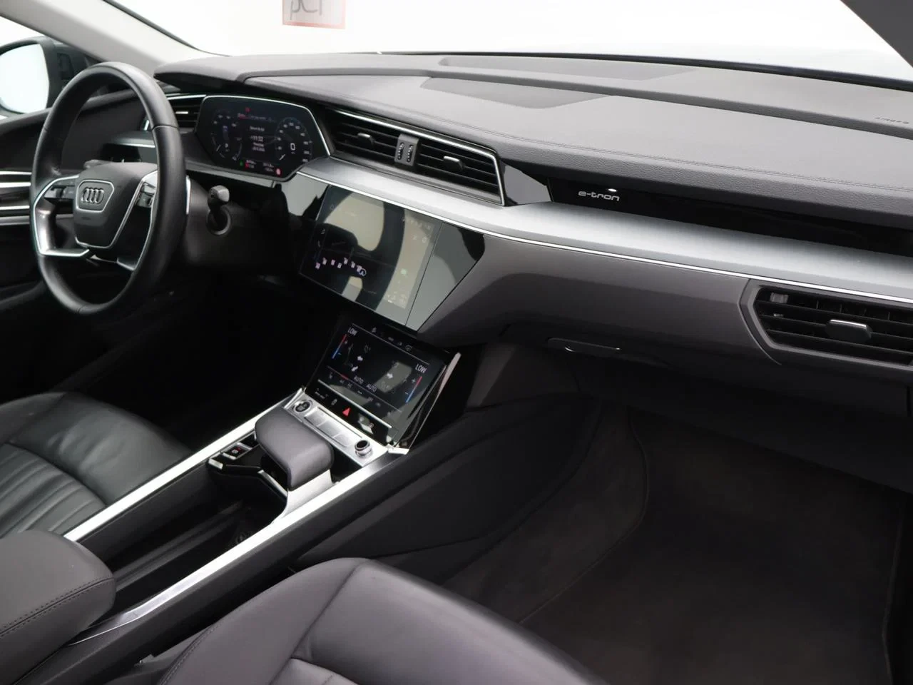Audi e-tron Sportback Audi e-tron Sportback 55 QUATTRO 408PK *AUTOMAAT*LEDER*CAMERA*VIRTUAL COCKPIT*PDC*ACC*NAVI*APP-CONNECT*...*