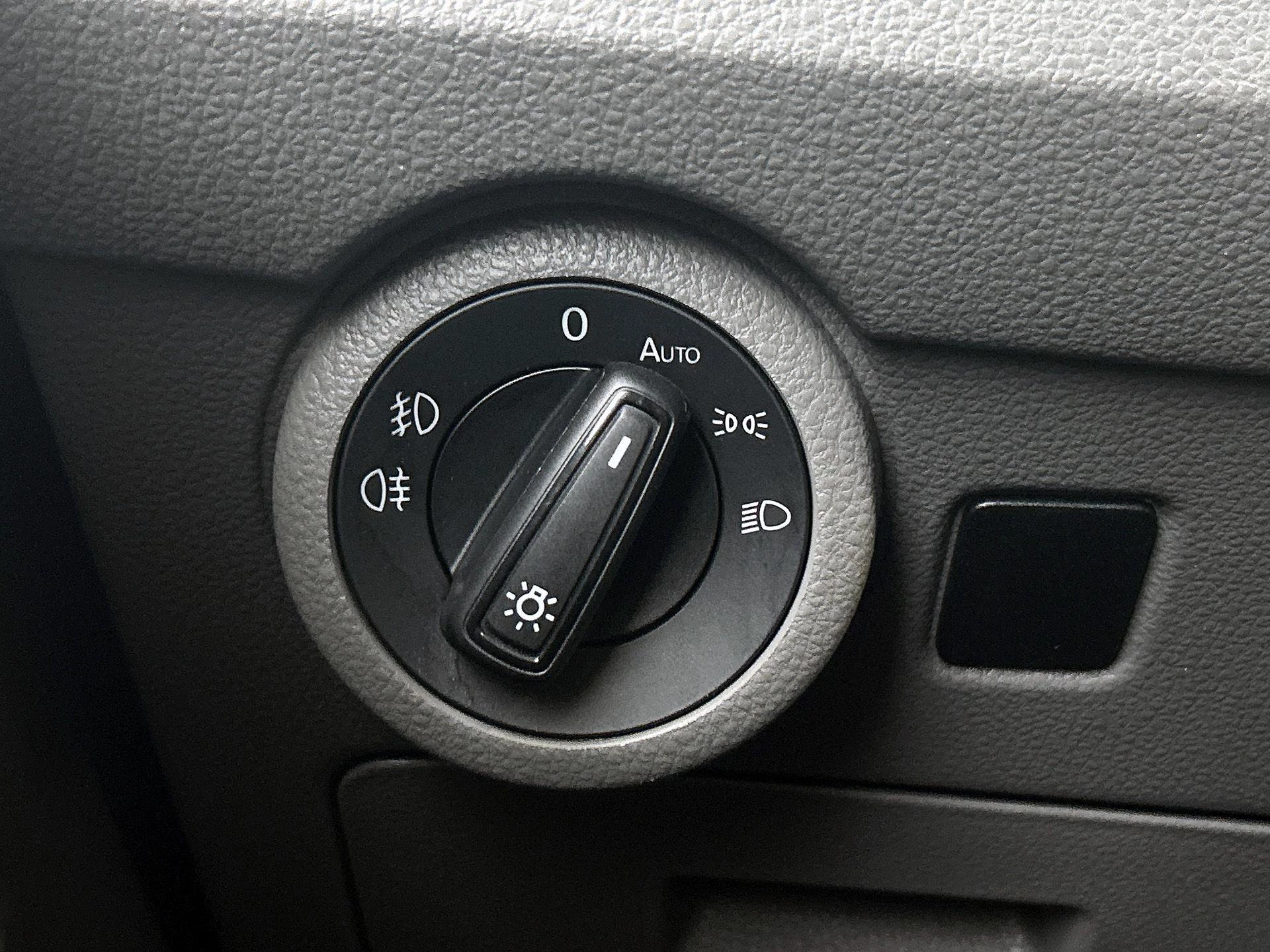 Volkswagen-Transporter-image-16