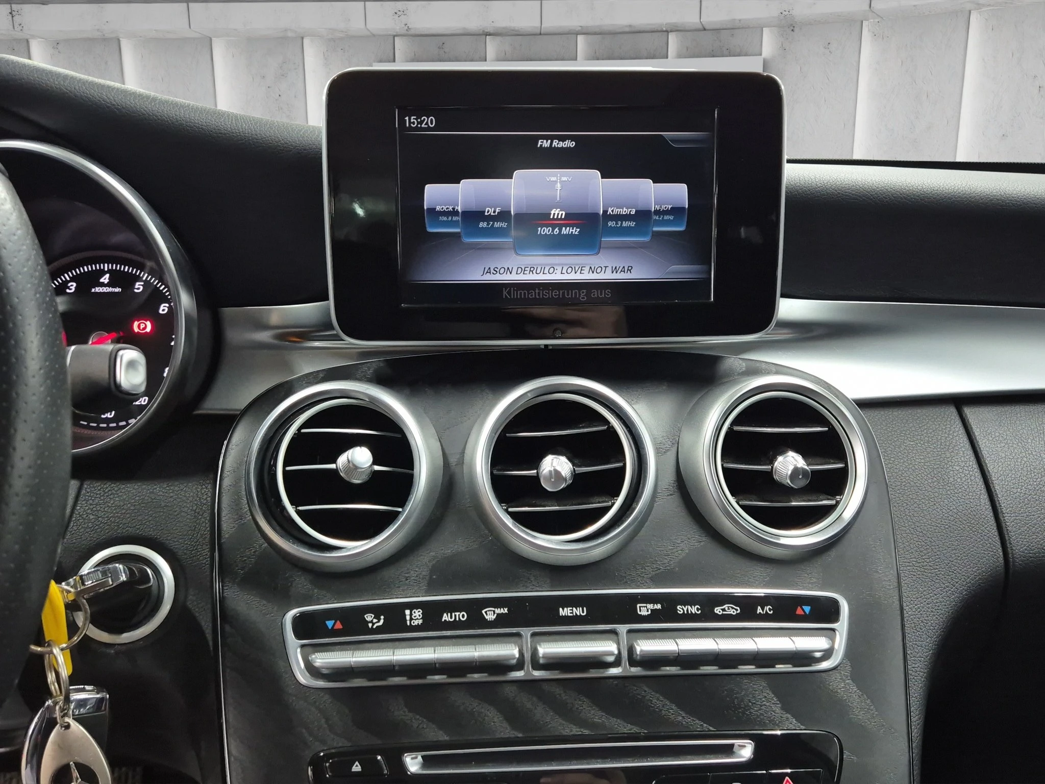 Mercedes-Benz-C-Klasse-image-14