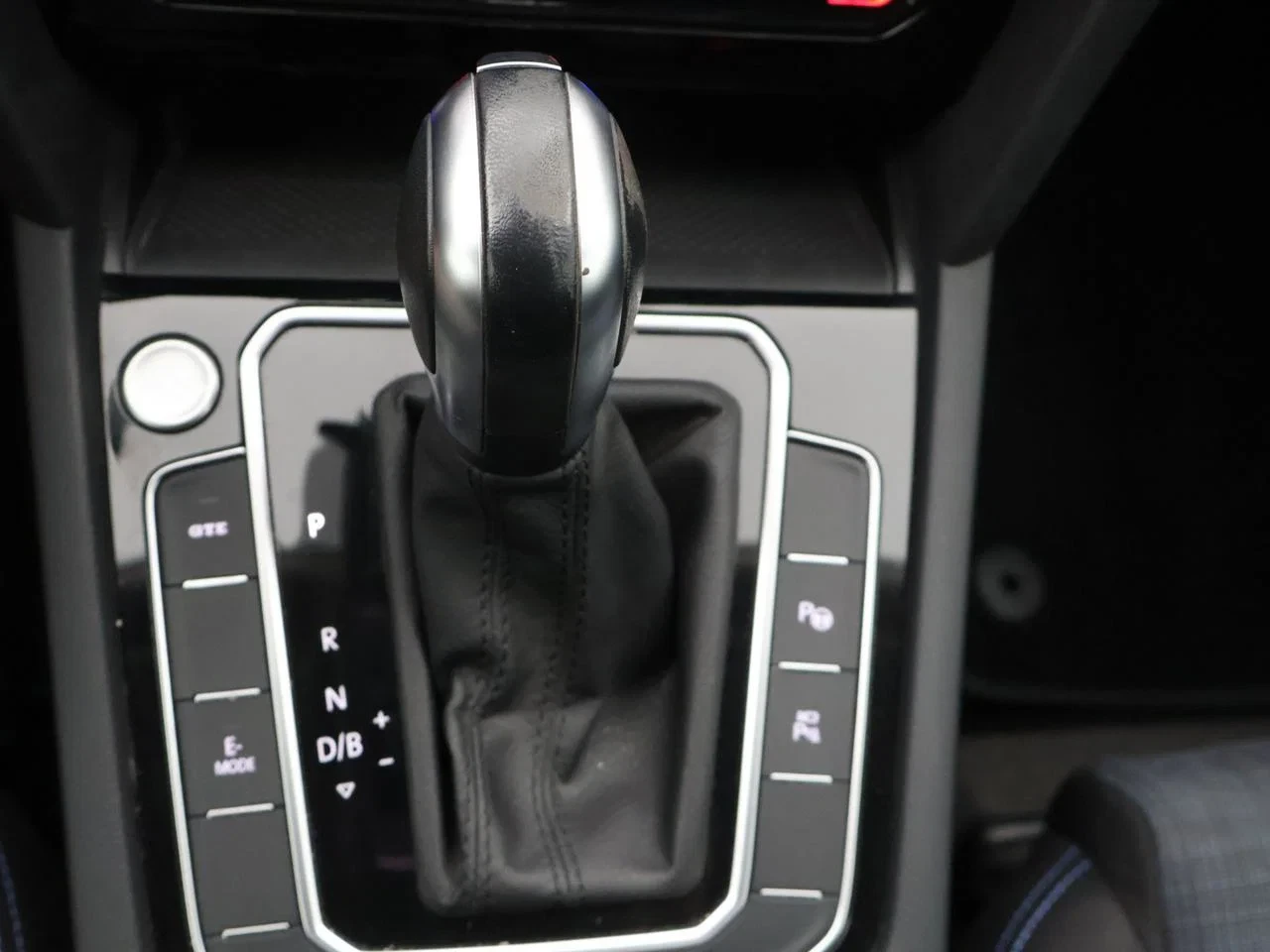 Volkswagen-Passat-image-18