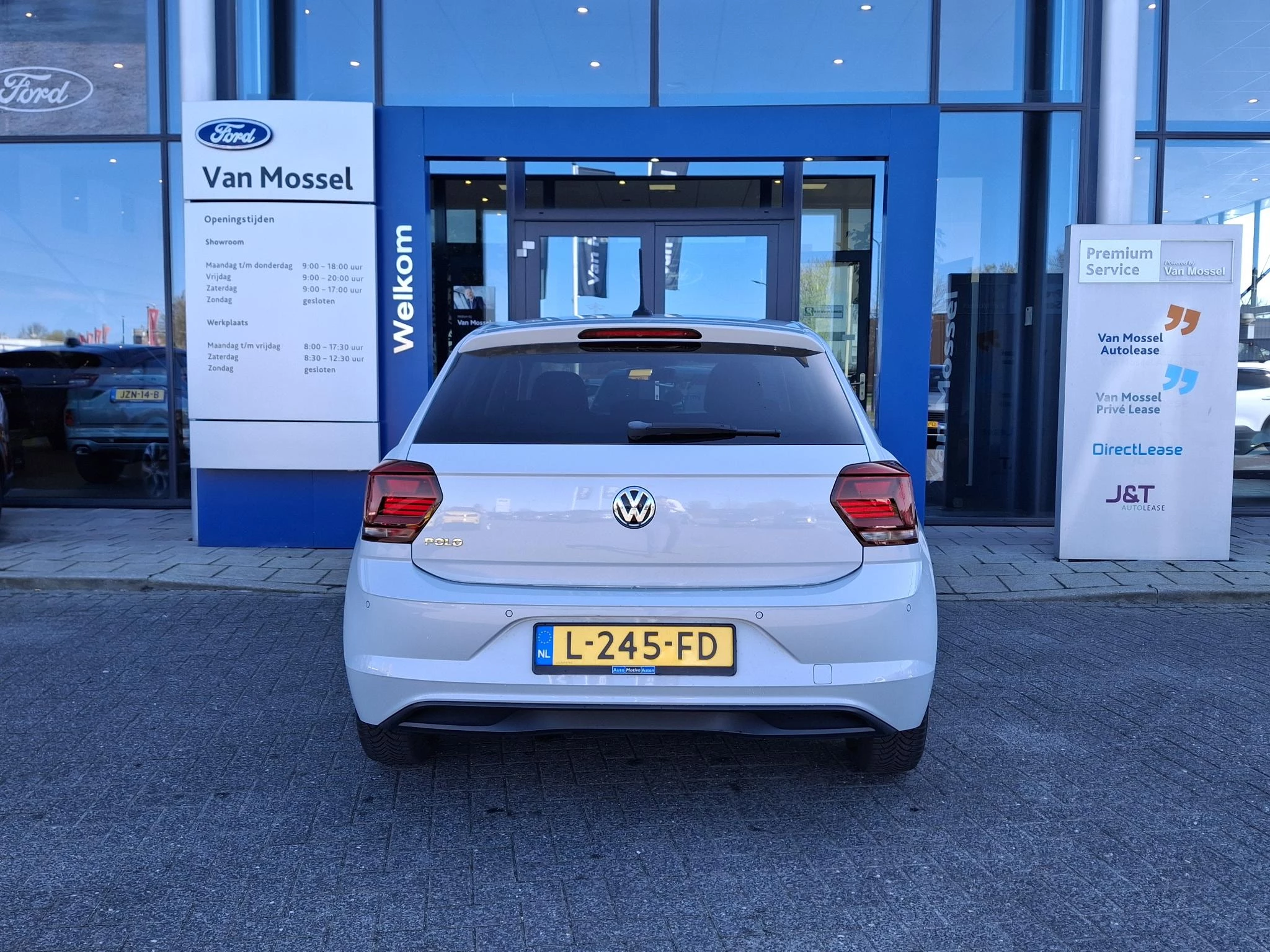 Volkswagen-Polo-image-5