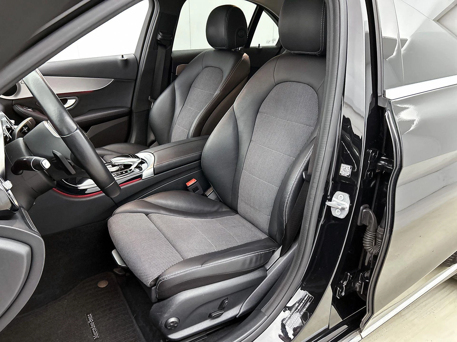 Mercedes-Benz-C-Klasse-image-35