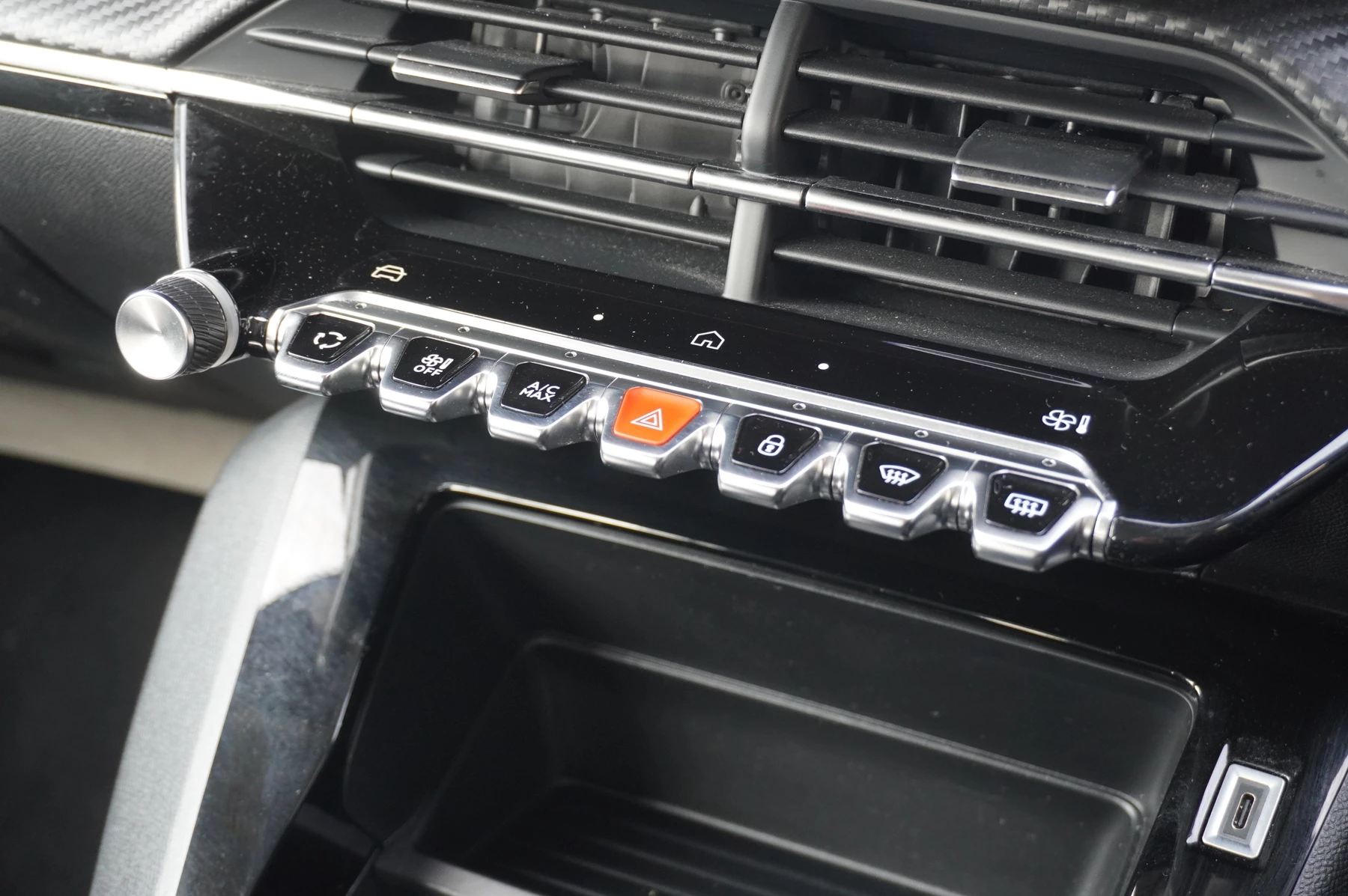 Peugeot-208-image-32