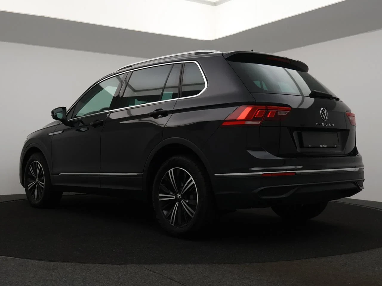 Volkswagen-Tiguan-image-6