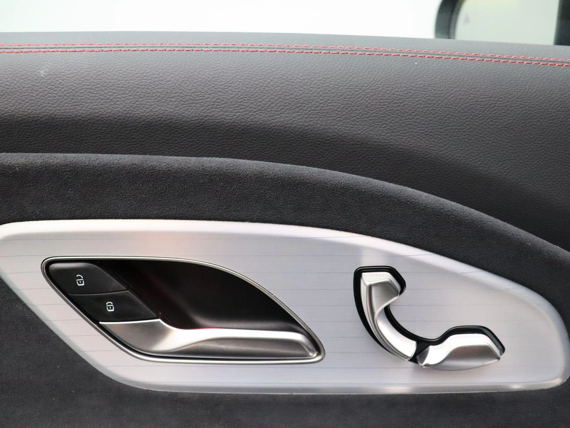 Mercedes-Benz-CLA-image-8