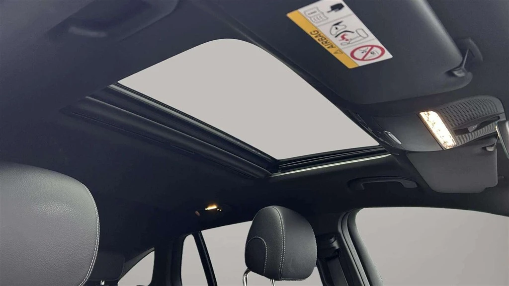 Mercedes-Benz-EQC-image-27