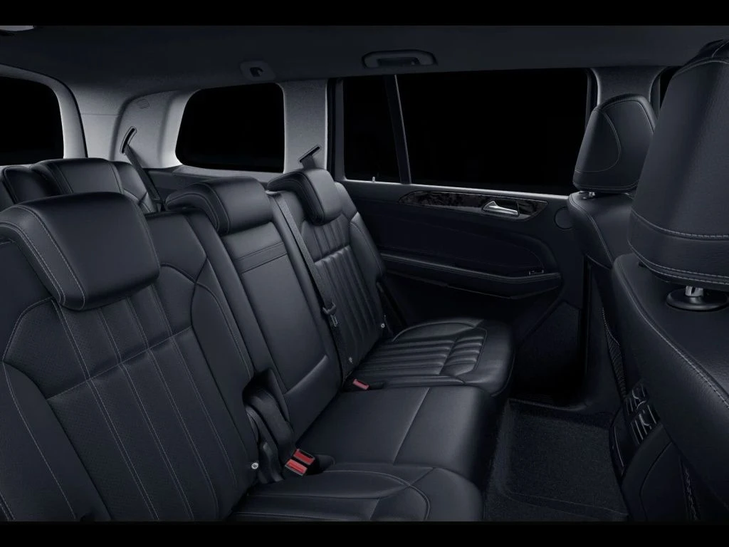 Mercedes-Benz-GLS 350 d-image-10