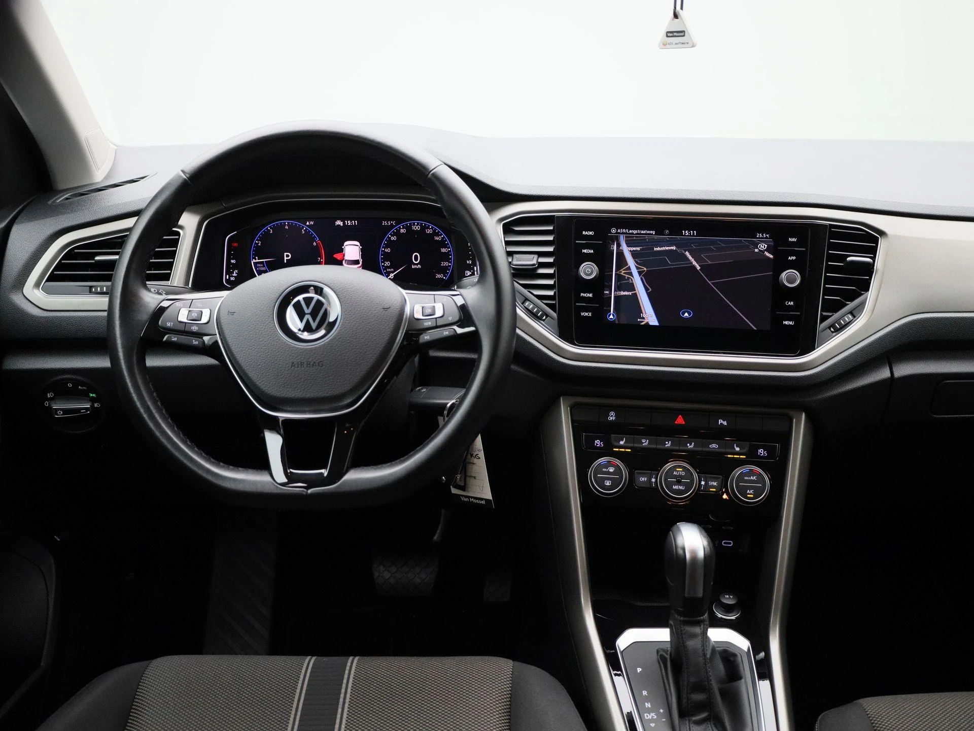 Volkswagen-T-Roc-image-6