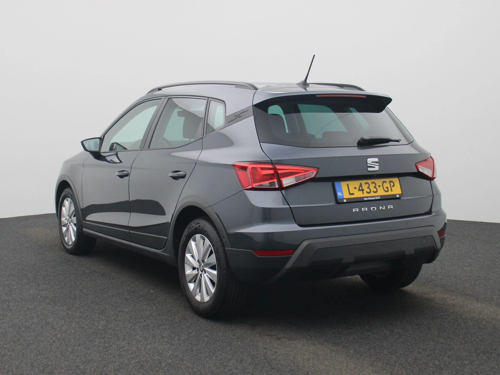 SEAT-Arona-image-1