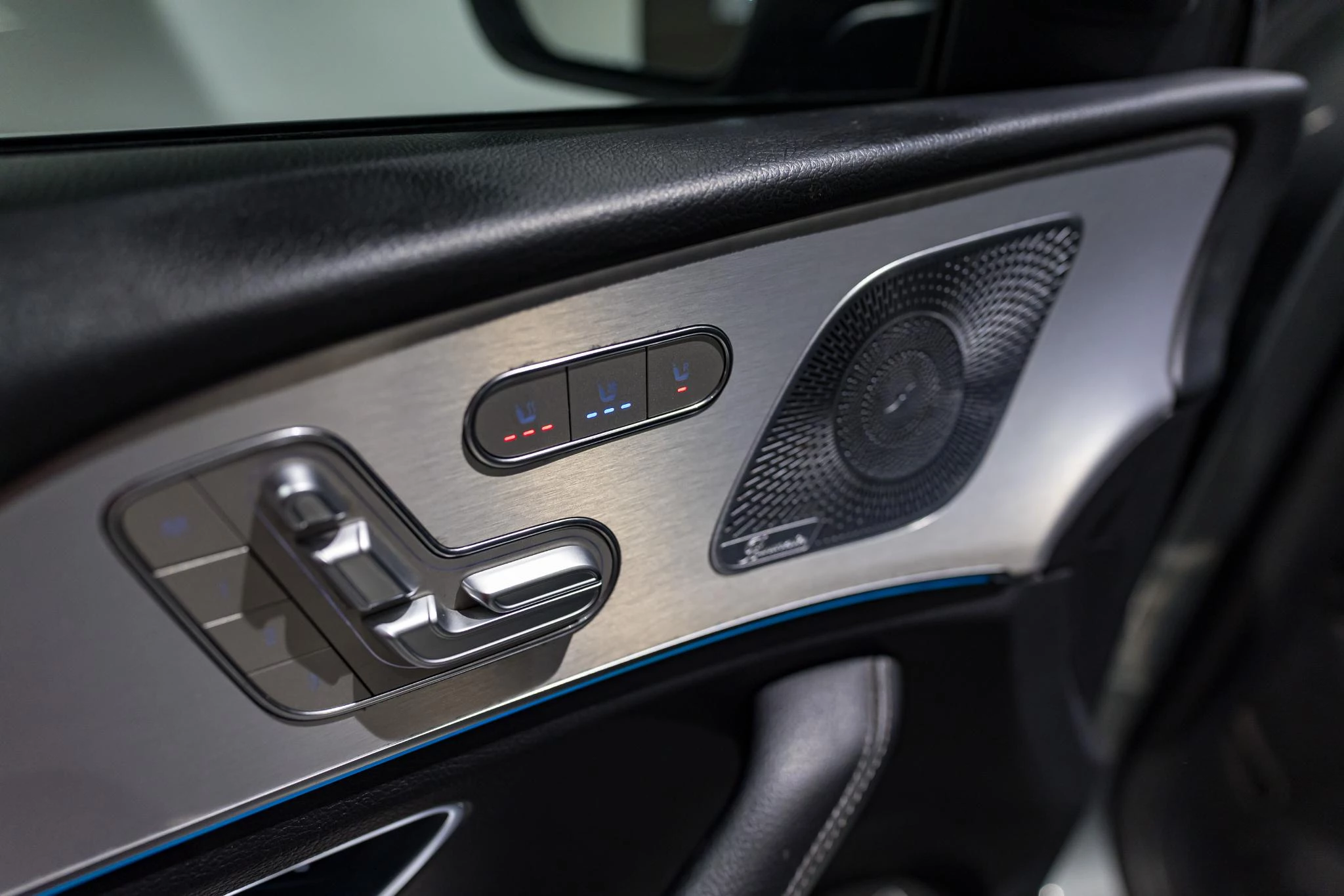 Mercedes-Benz-GLS-image-32