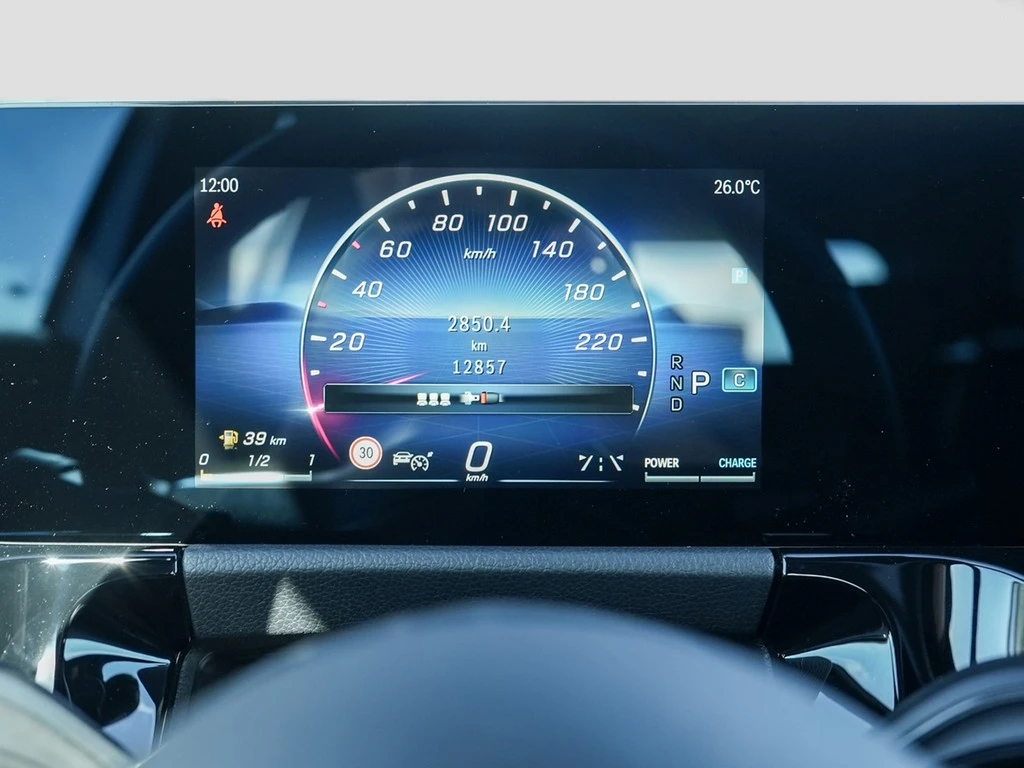 Mercedes-Benz-GLA-image-13