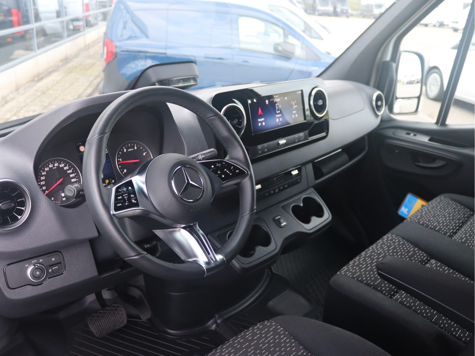 Mercedes-Benz-Sprinter-image-3
