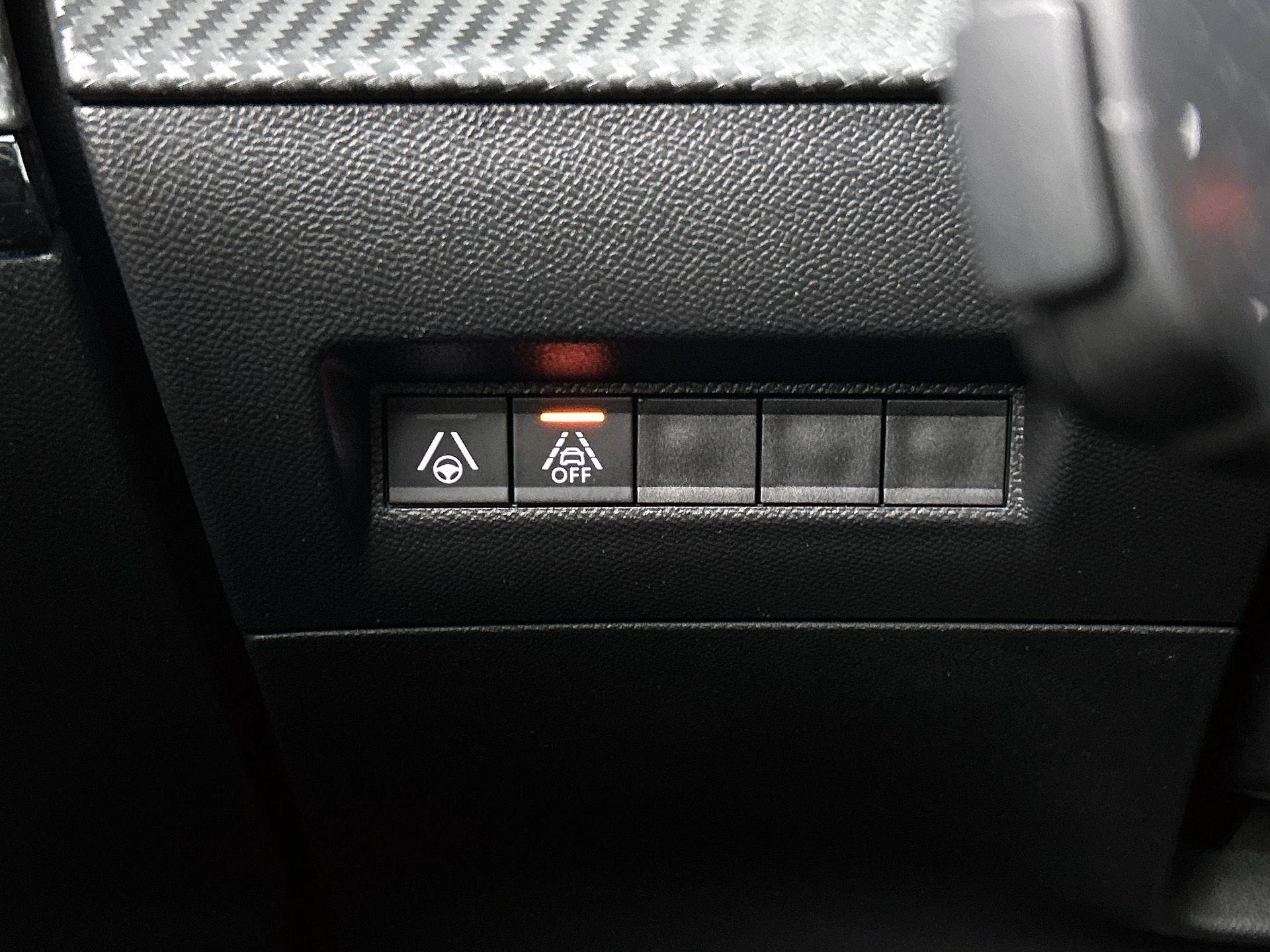 Peugeot-e-2008-image-28