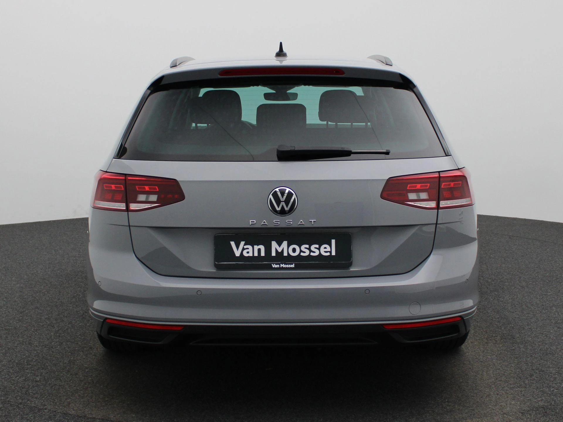 Volkswagen-Passat-image-4