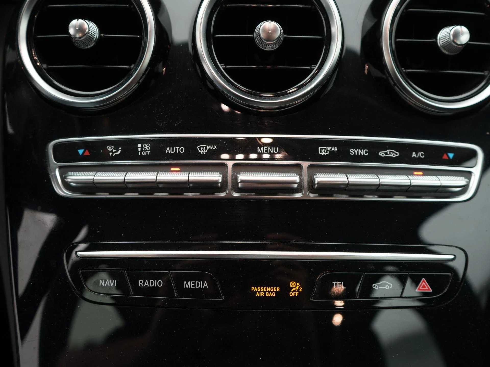 Mercedes-Benz-C-Klasse-image-25