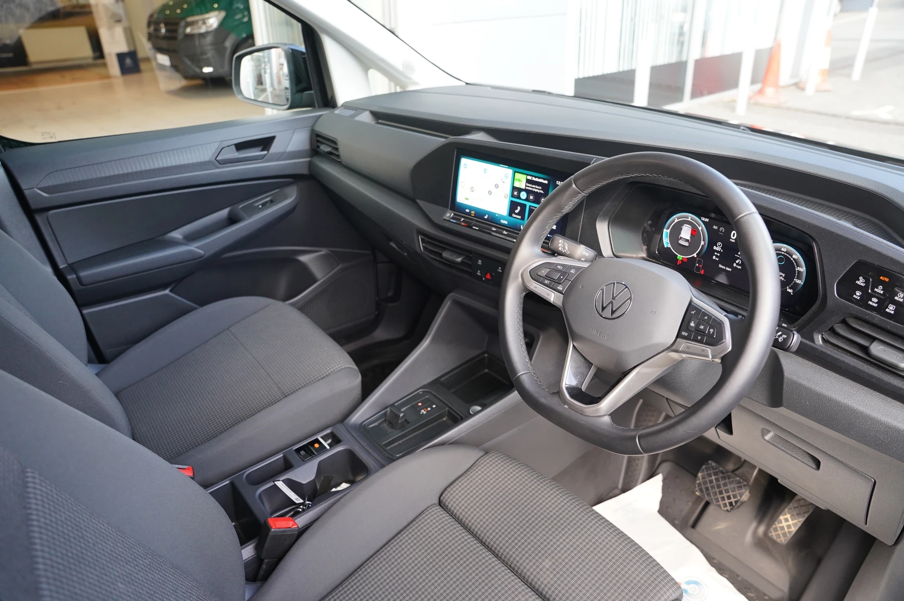 Volkswagen-Caddy-image-5