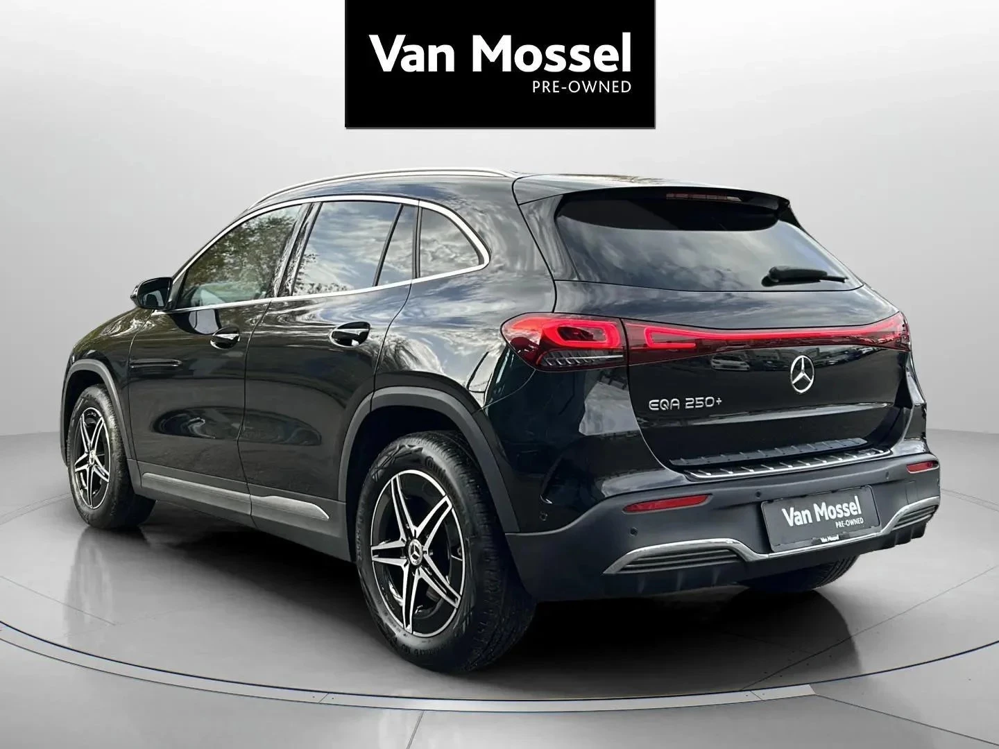 Mercedes-Benz-EQA-image-6