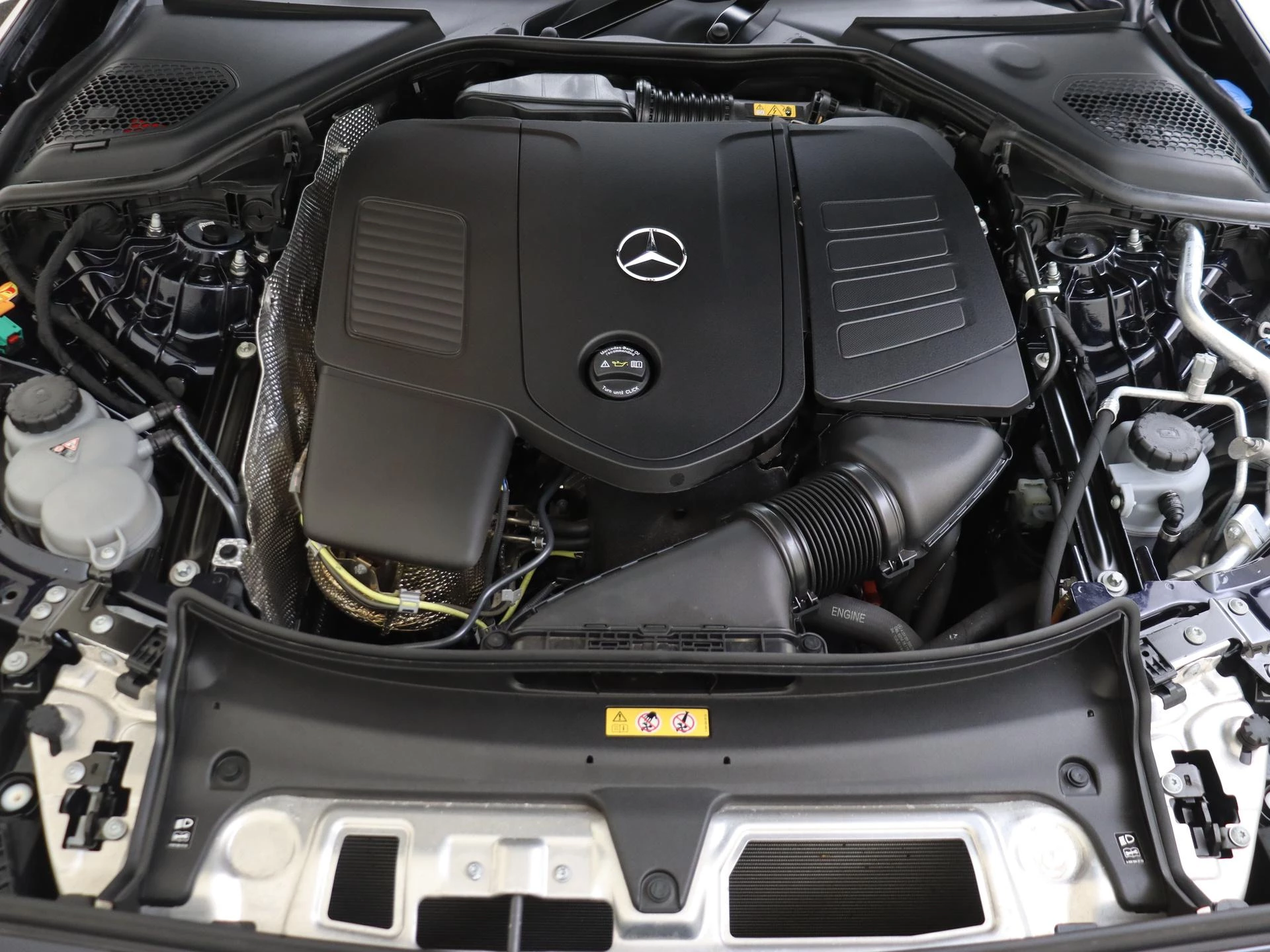 Mercedes-Benz-E-Klasse-image-4