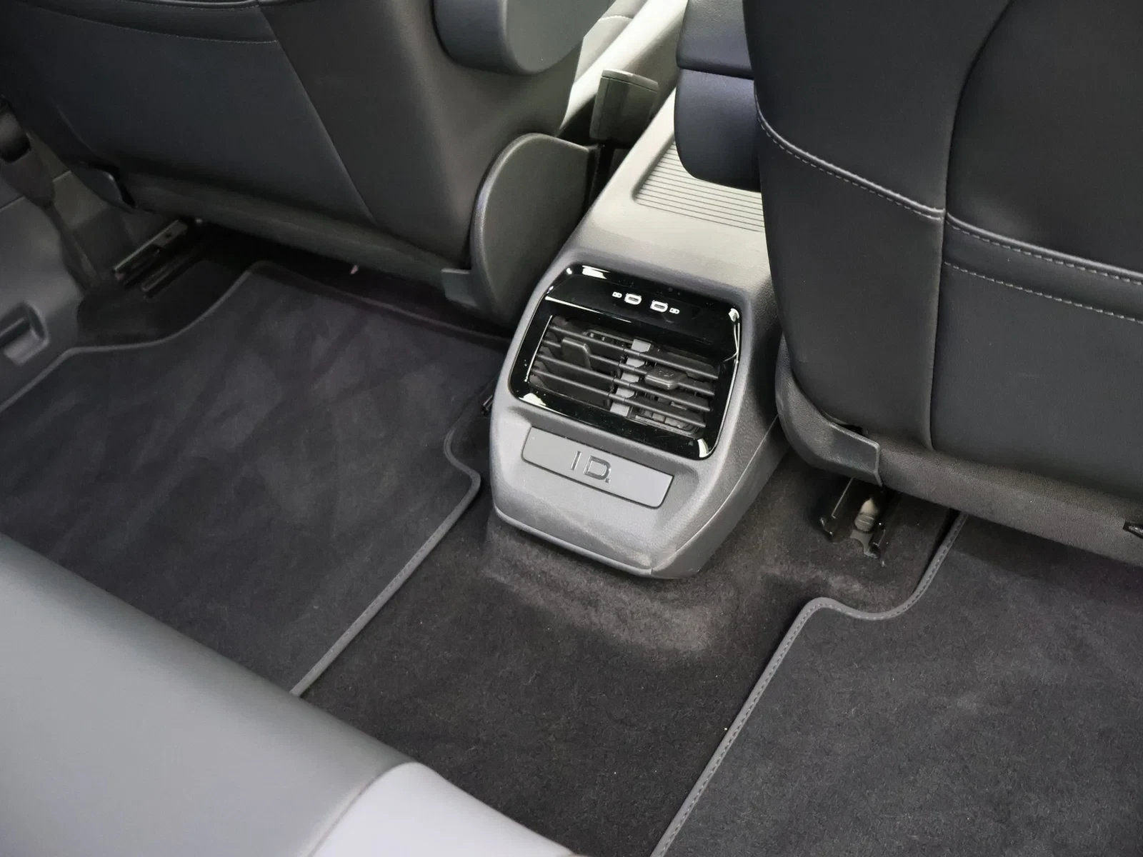 Volkswagen ID.4 ID.4 Pure Limited Edition 52 kWh 170PK *AUTOMAAT*LEDER*ALCANTARA*ACC*CAMERA*PDC*NAVI*APP-CONNECT*...*