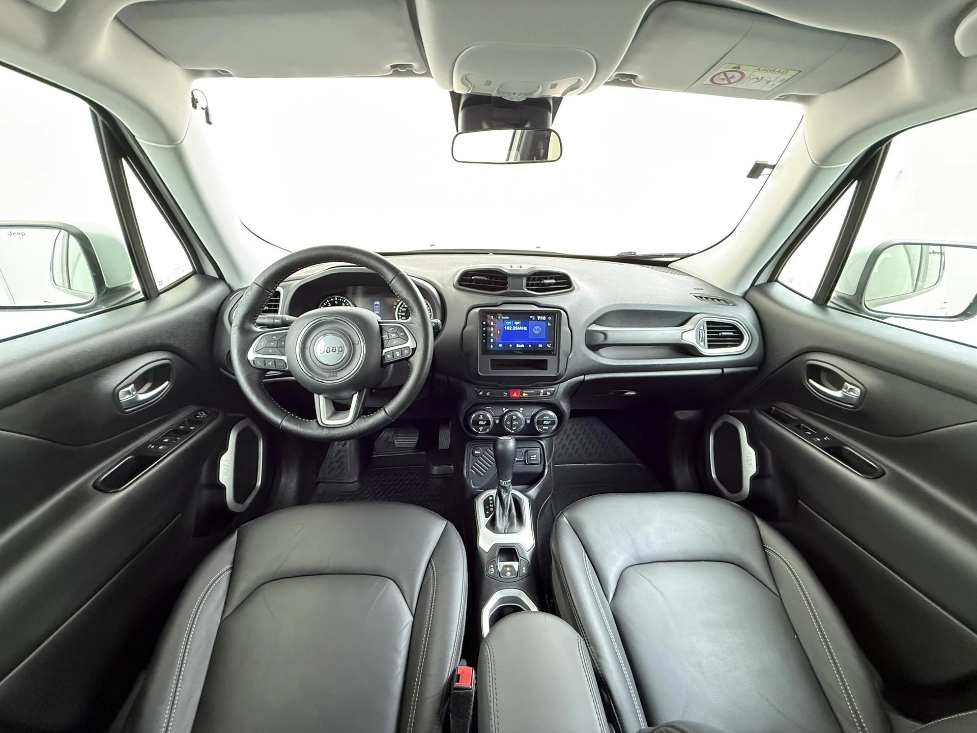 Jeep-Renegade-image-15