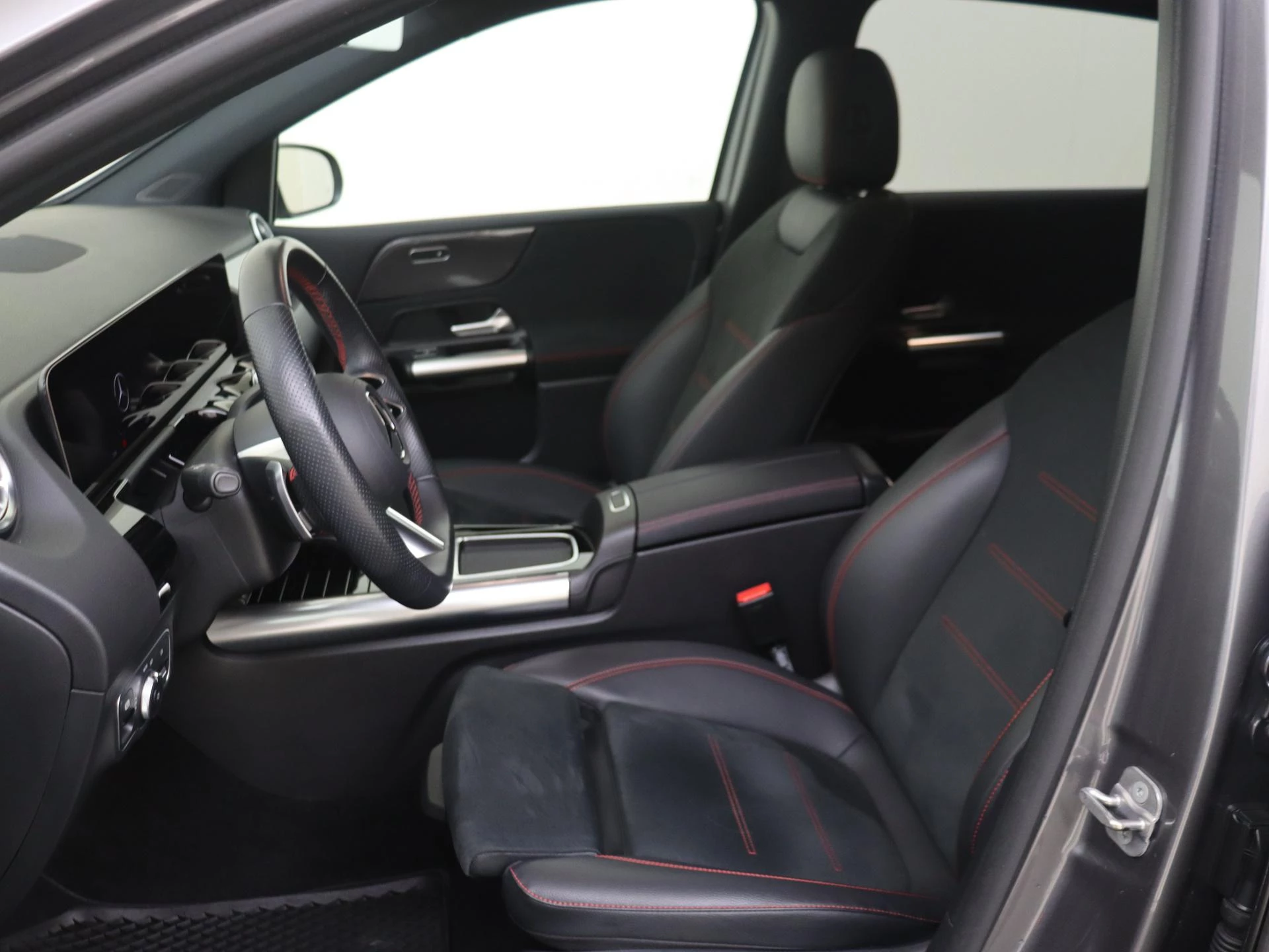 Mercedes-Benz-B-Klasse-image-14