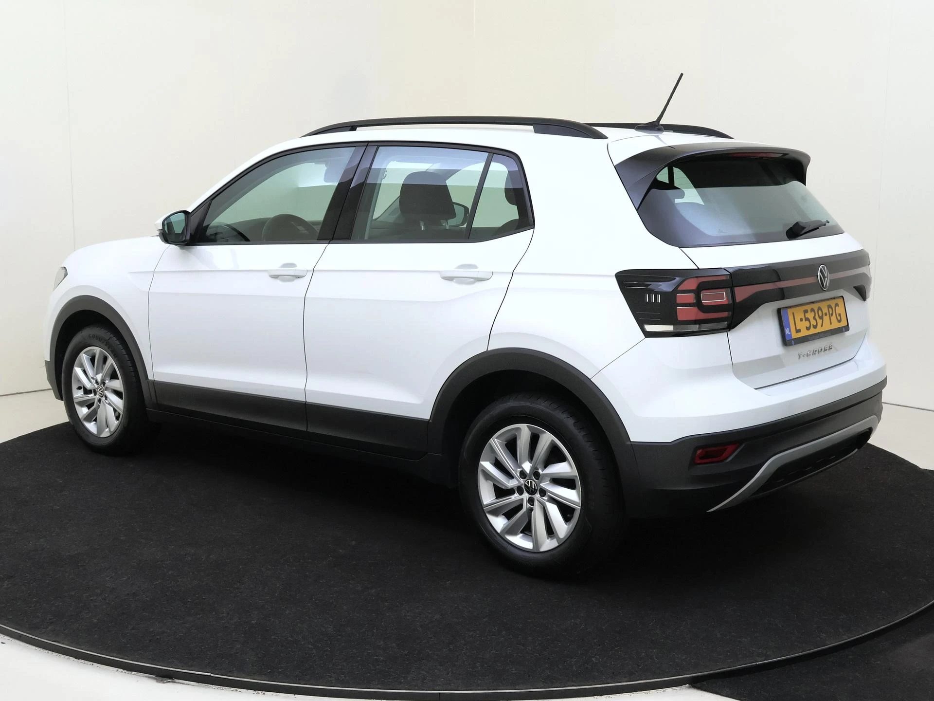 Volkswagen-T-Cross-image-2